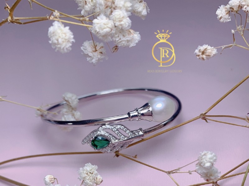 Vòng tay và nhẫn kiểu lá Ngọc Trai